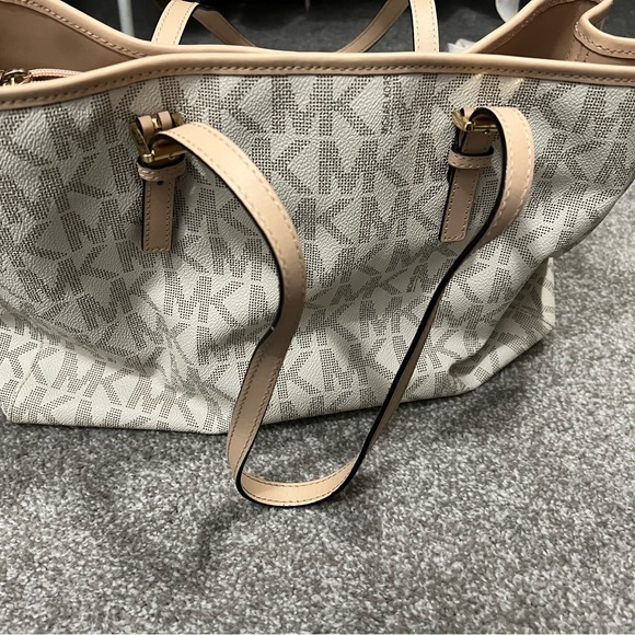 Michael Kors large handbag - Picture 1 of 3